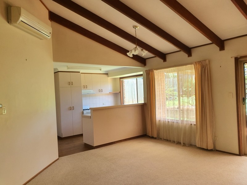 1/6 Hanna Court, Kearneys Spring QLD 4350