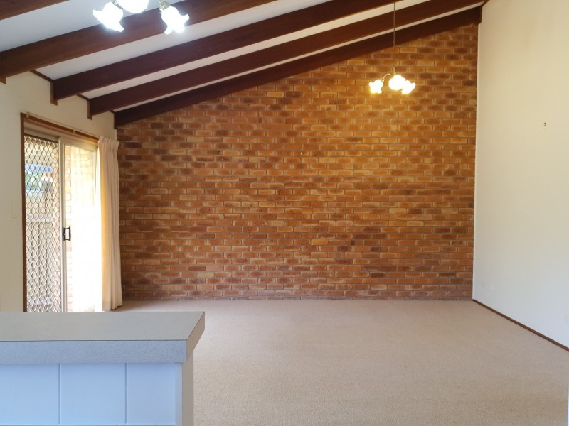 1/6 Hanna Court, Kearneys Spring QLD 4350