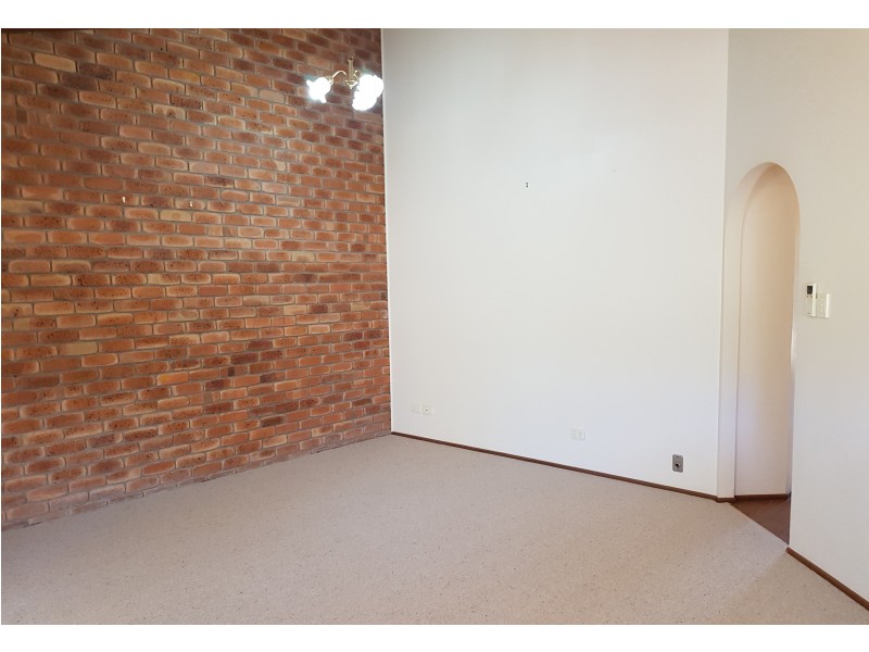 1/6 Hanna Court, Kearneys Spring QLD 4350