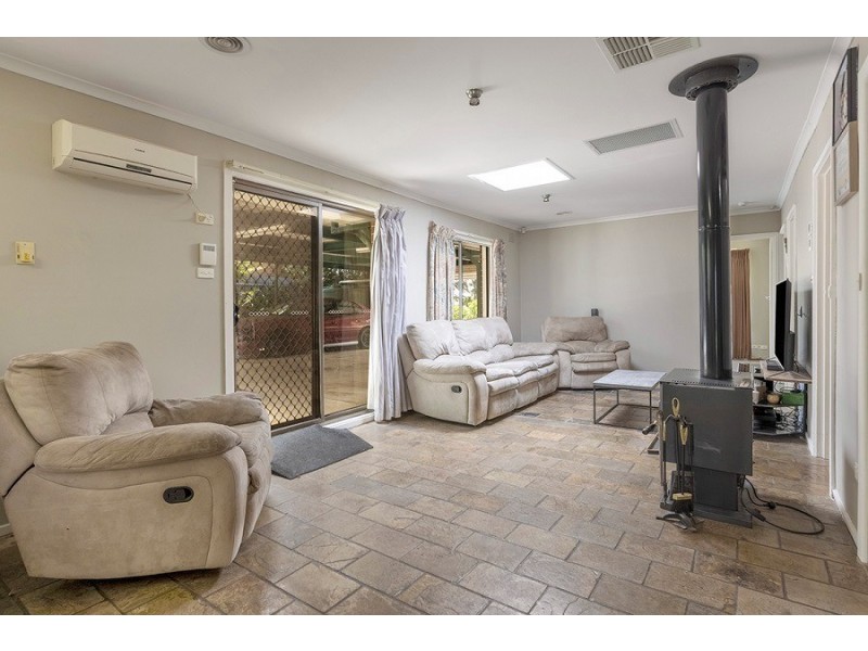 29 Raleighs Road, Melton VIC 3337