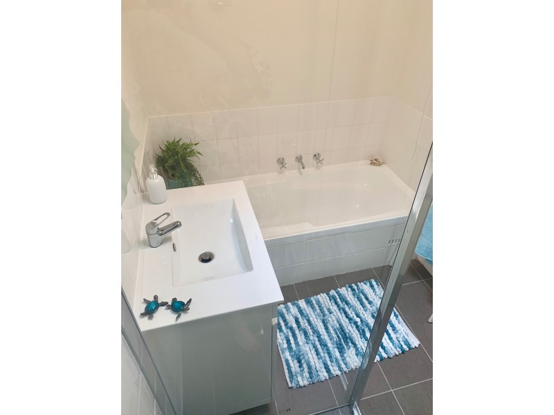 6/205a Albany Street, Point Frederick NSW 2250