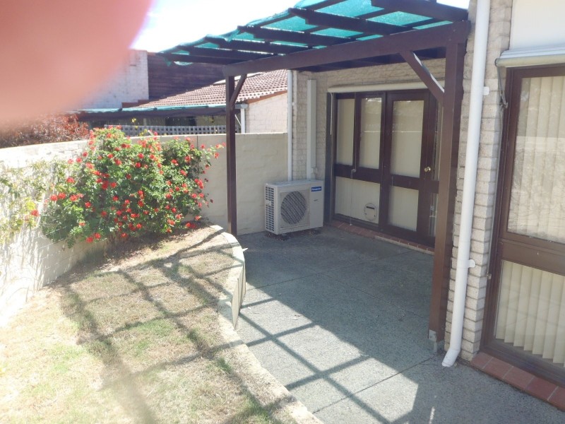 4/8 Cale Street, Como WA 6152