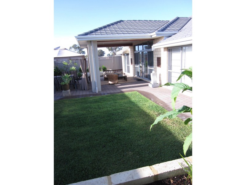 19 Royston Way, Lakelands WA 6180