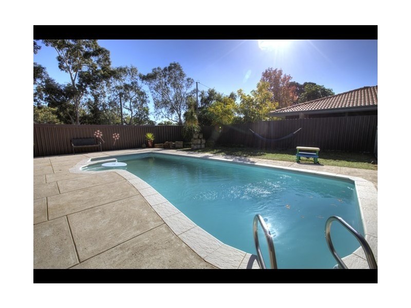 32 Mahonia Way, Forrestfield WA 6058
