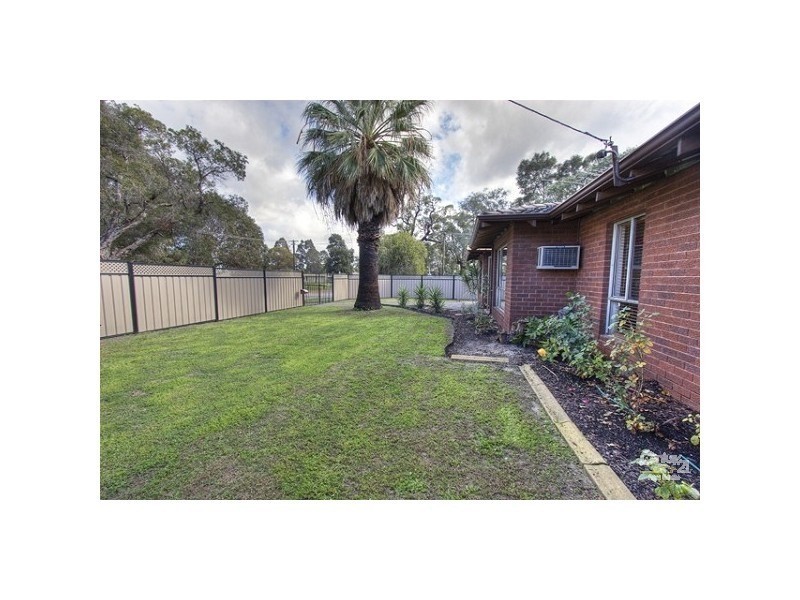 32 Mahonia Way, Forrestfield WA 6058