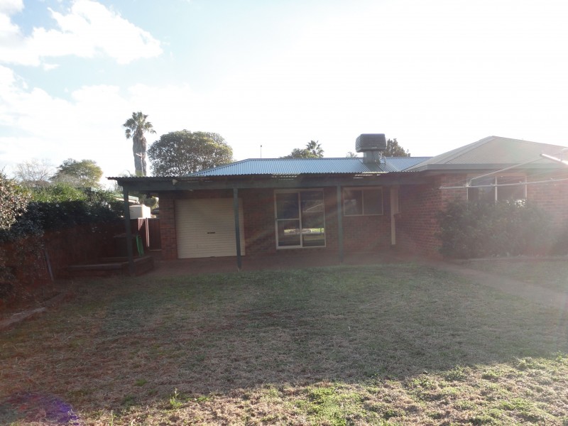 8 Hellyer Court, Dubbo NSW 2830