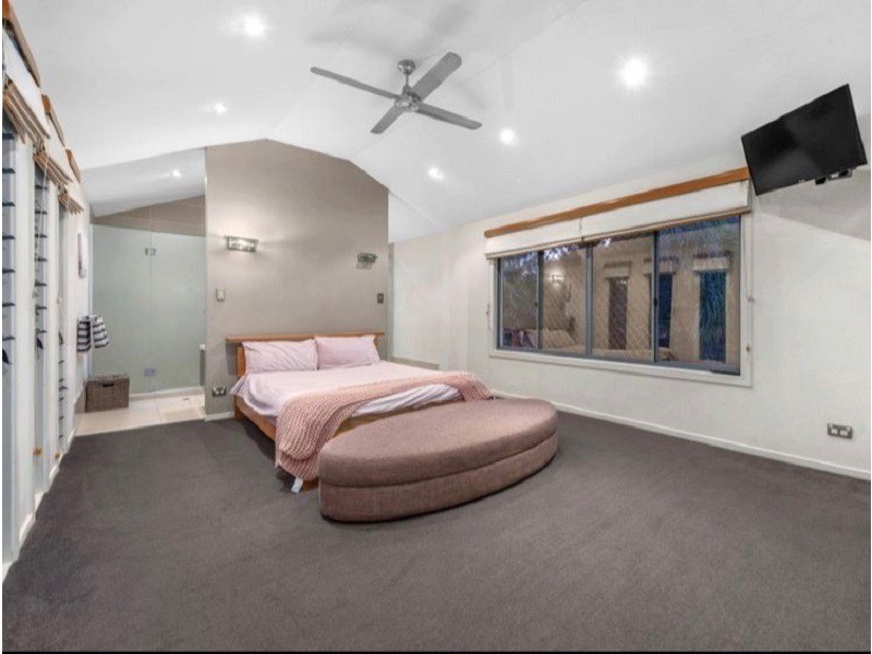 120 Ironbark Road, Chapel Hill QLD 4069