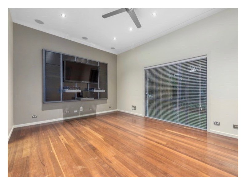 120 Ironbark Road, Chapel Hill QLD 4069