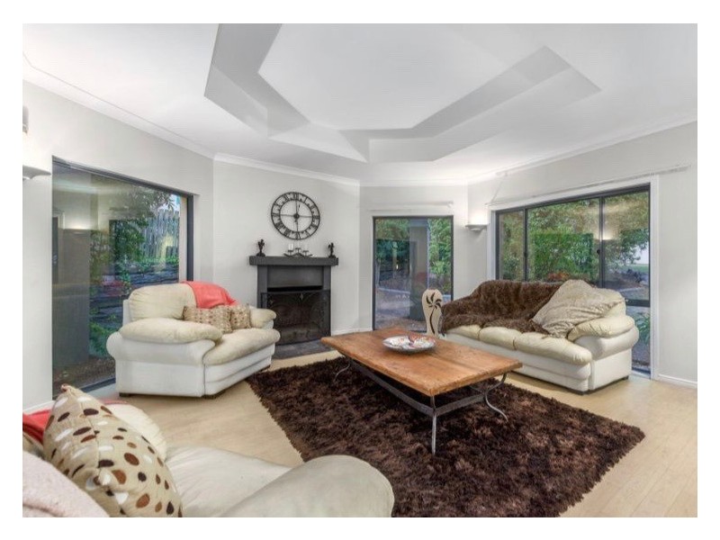 120 Ironbark Road, Chapel Hill QLD 4069