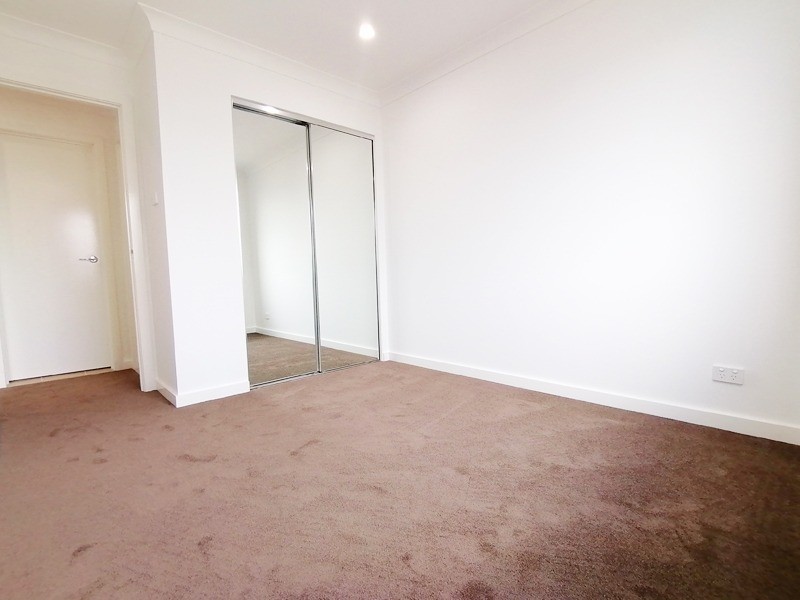 8 Bywaters Dr, Catherine Field NSW 2557