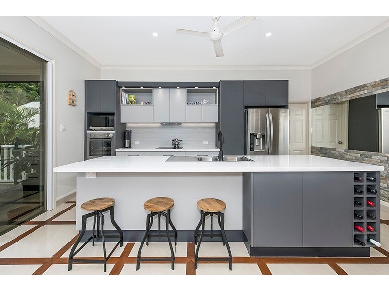13 Leigh Street, West End QLD 4810