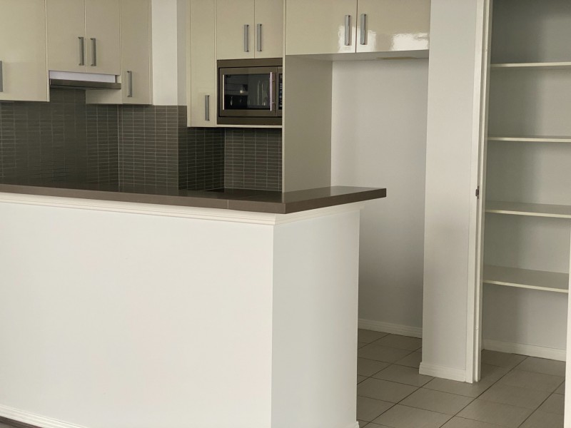 4 Como Crescent, Southport QLD 4215