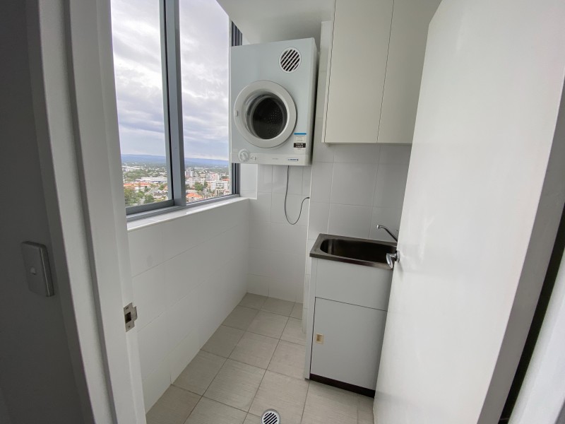4 Como Crescent, Southport QLD 4215