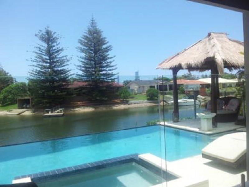 15 Sophie Avenue, Broadbeach Waters QLD 4218