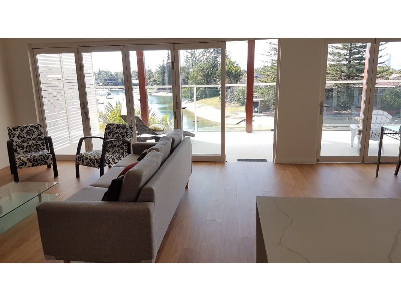15 Sophie Avenue, Broadbeach Waters QLD 4218