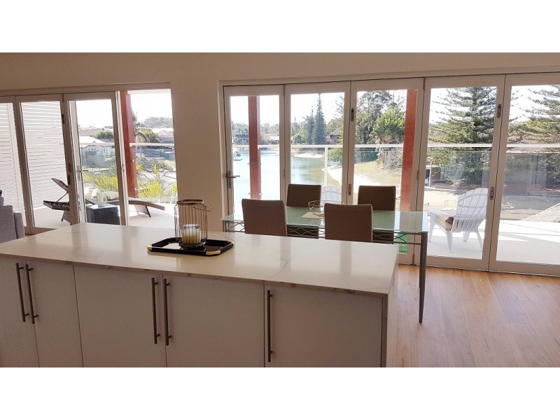 15 Sophie Avenue, Broadbeach Waters QLD 4218