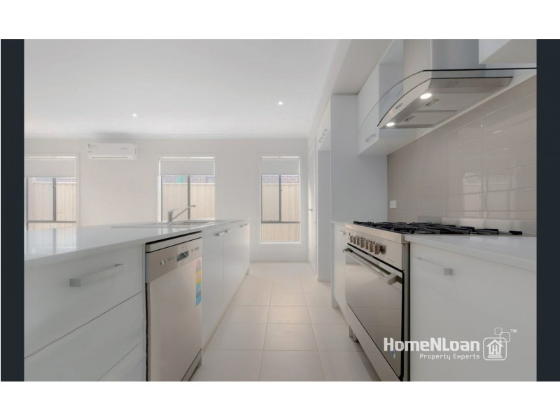 9 Langshan road, Clyde North VIC 3978