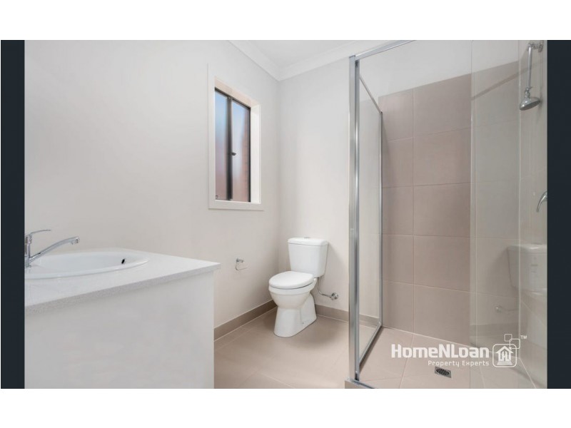 9 Langshan road, Clyde North VIC 3978