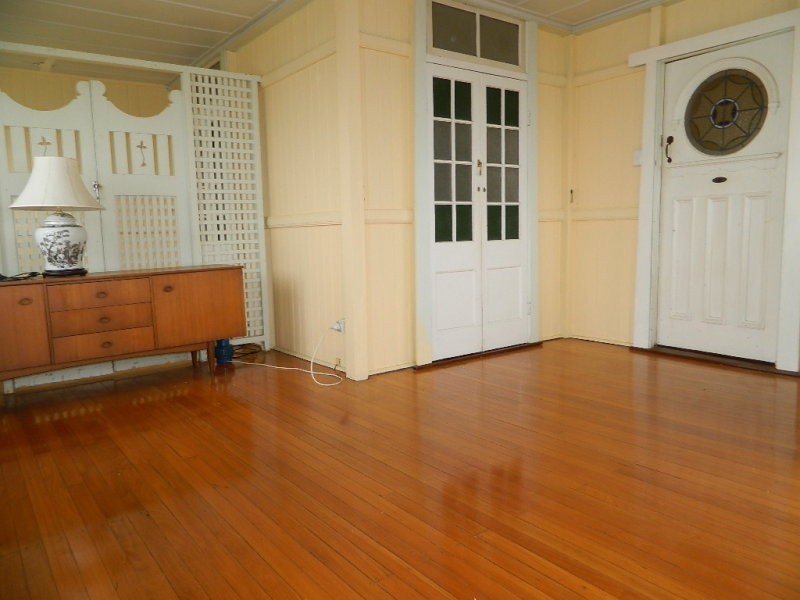 113 Glebe Road, Silkstone QLD 4304