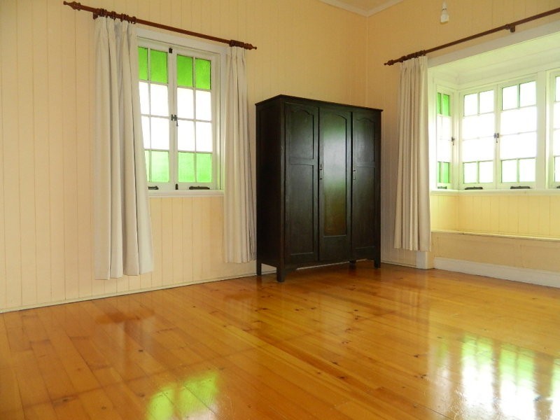 113 Glebe Road, Silkstone QLD 4304