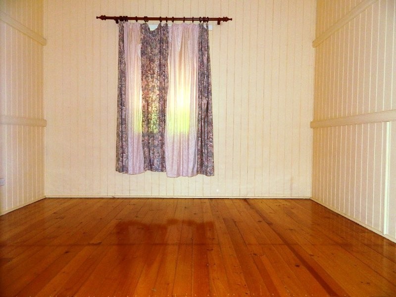 113 Glebe Road, Silkstone QLD 4304