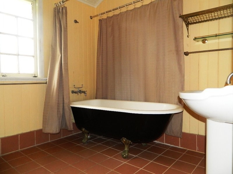 113 Glebe Road, Silkstone QLD 4304