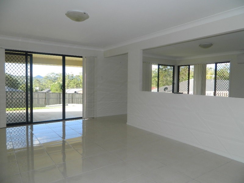 5 Crystalwood Court, Fernvale QLD 4306