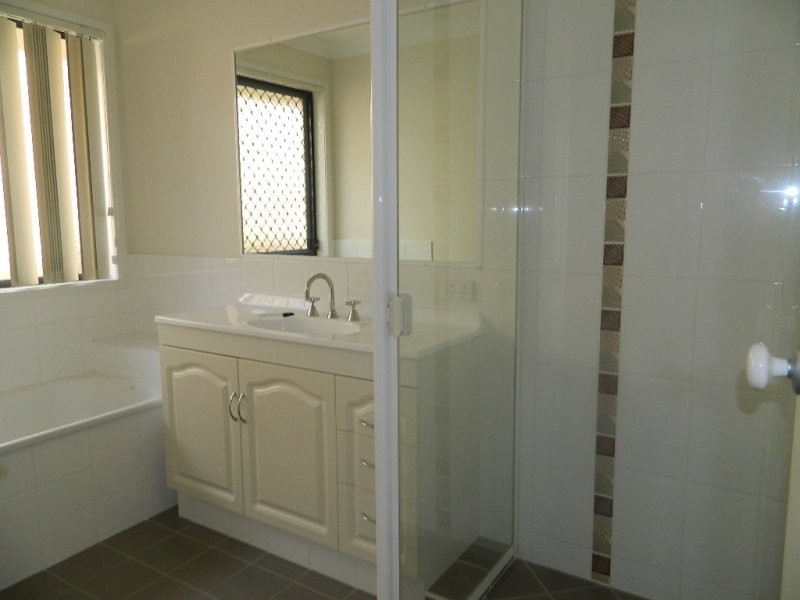 5 Crystalwood Court, Fernvale QLD 4306