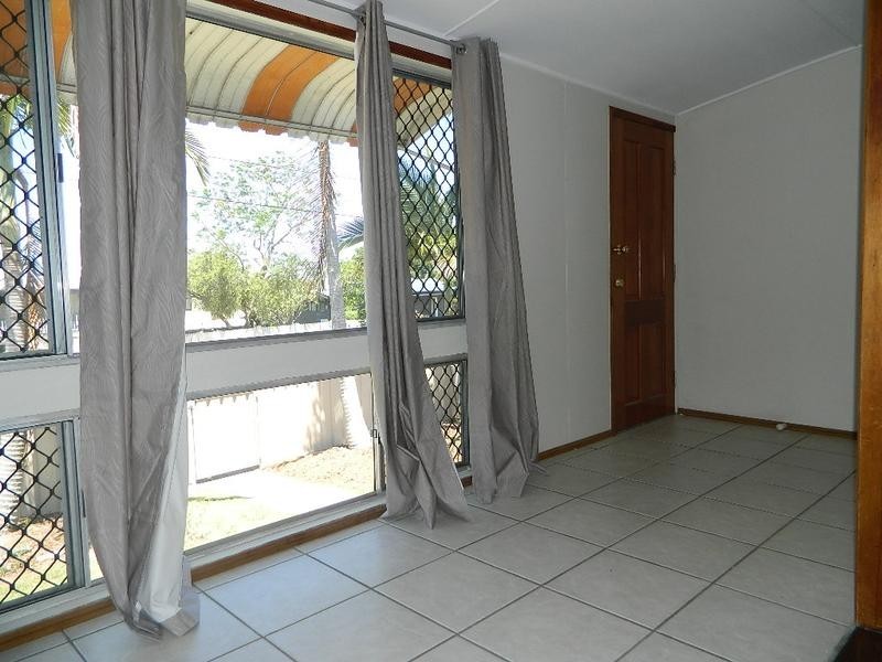 33 Raceview Street, Eastern Heights QLD 4305