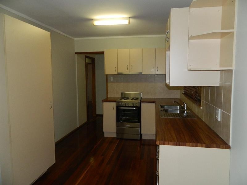 33 Raceview Street, Eastern Heights QLD 4305