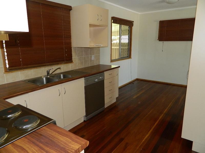 33 Raceview Street, Eastern Heights QLD 4305