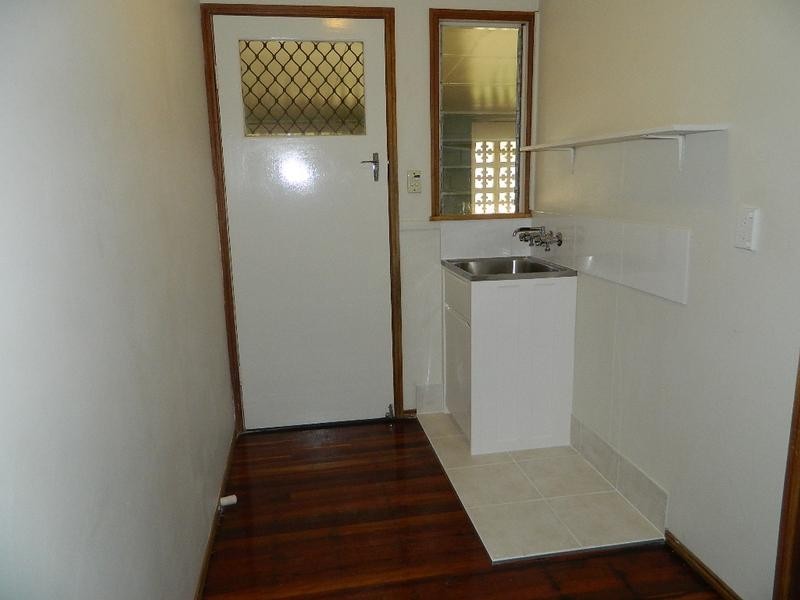 33 Raceview Street, Eastern Heights QLD 4305