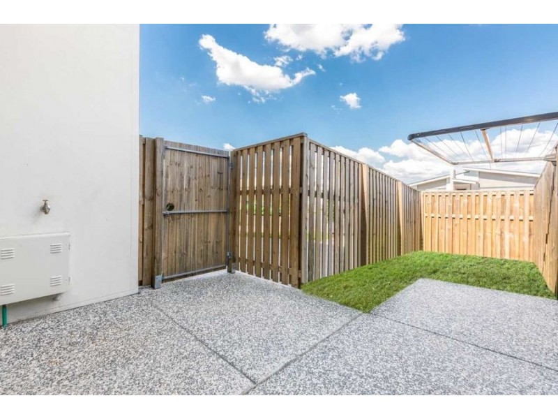 4 Napier Circuit, Silkstone QLD 4304