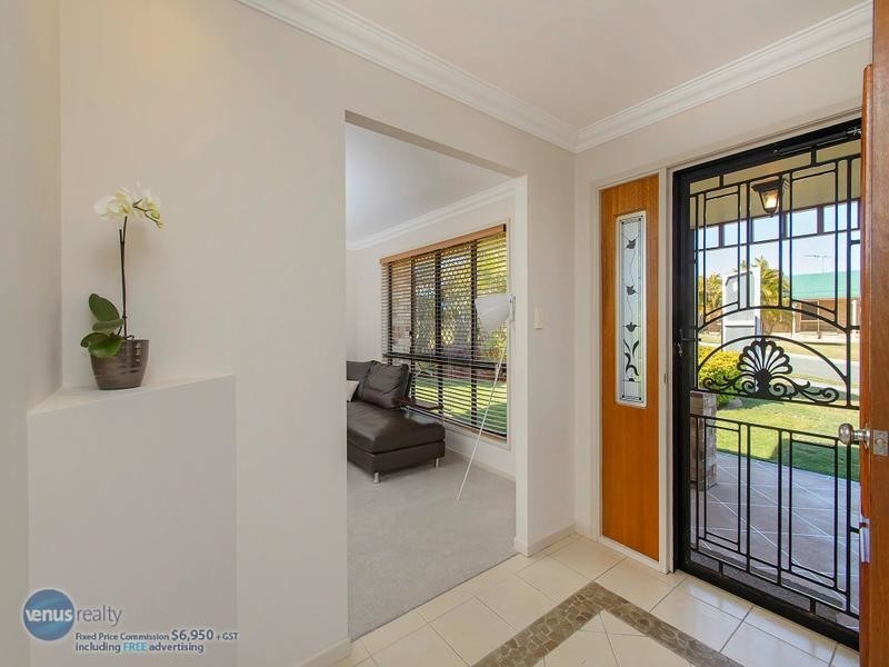 6 Regency Grove, Flinders View QLD 4305