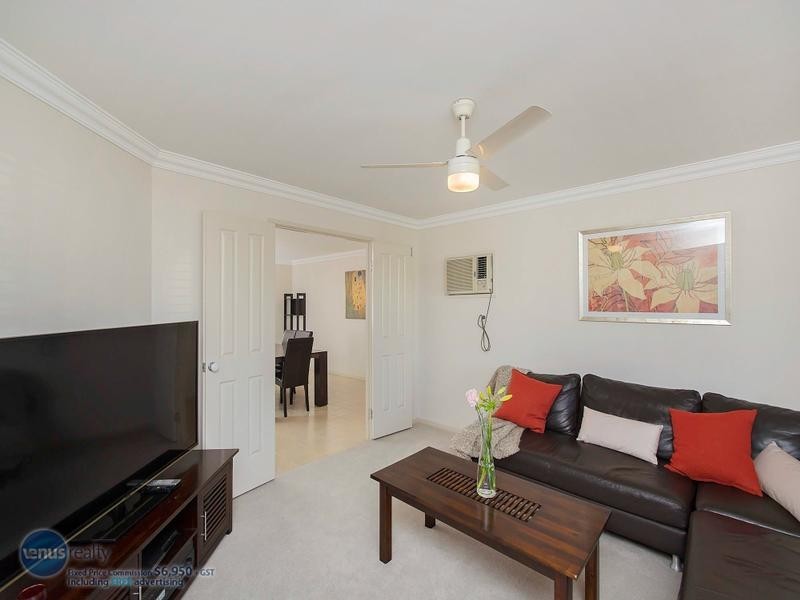 6 Regency Grove, Flinders View QLD 4305