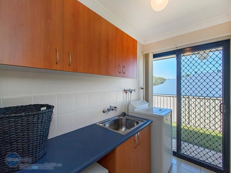 6 Regency Grove, Flinders View QLD 4305