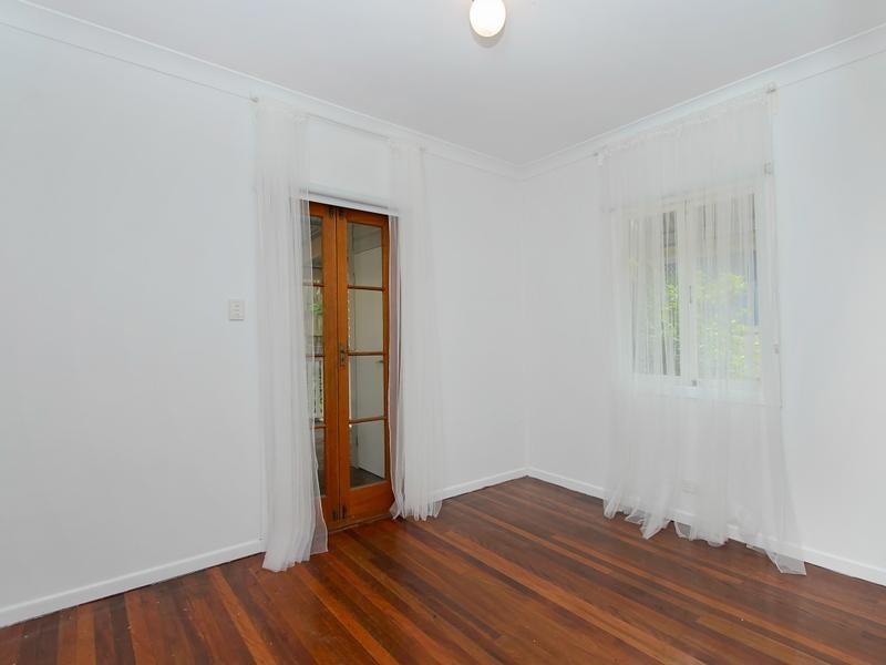 35 John Street, Bundamba QLD 4304