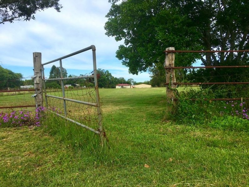 8 White Street, Bundamba QLD 4304