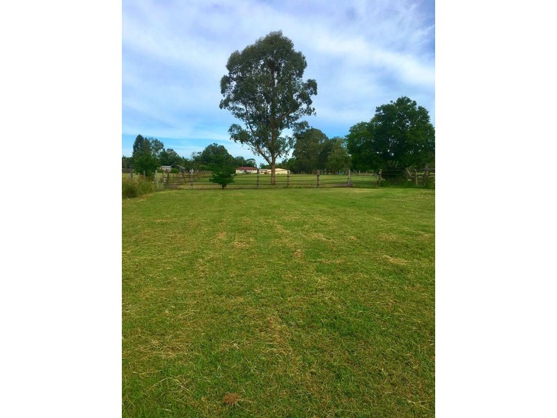 8 White Street, Bundamba QLD 4304