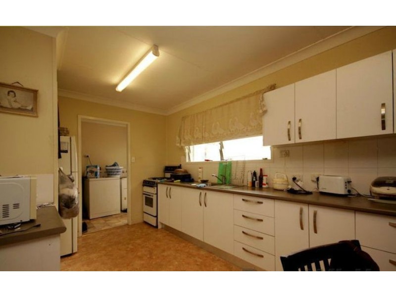 8 White Street, Bundamba QLD 4304