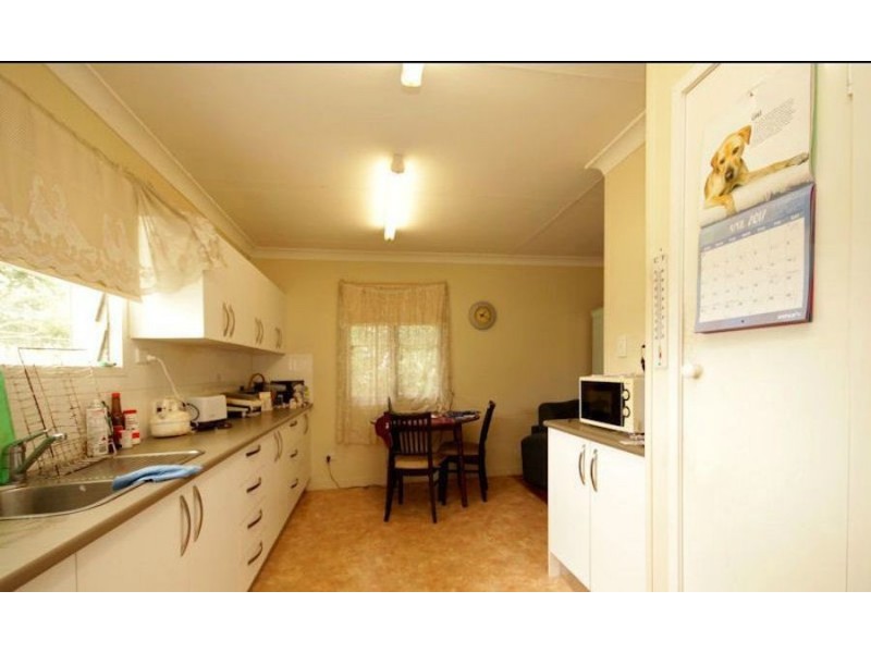 8 White Street, Bundamba QLD 4304