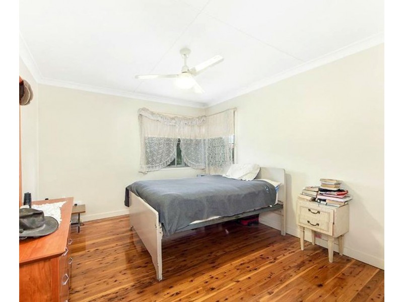 8 White Street, Bundamba QLD 4304