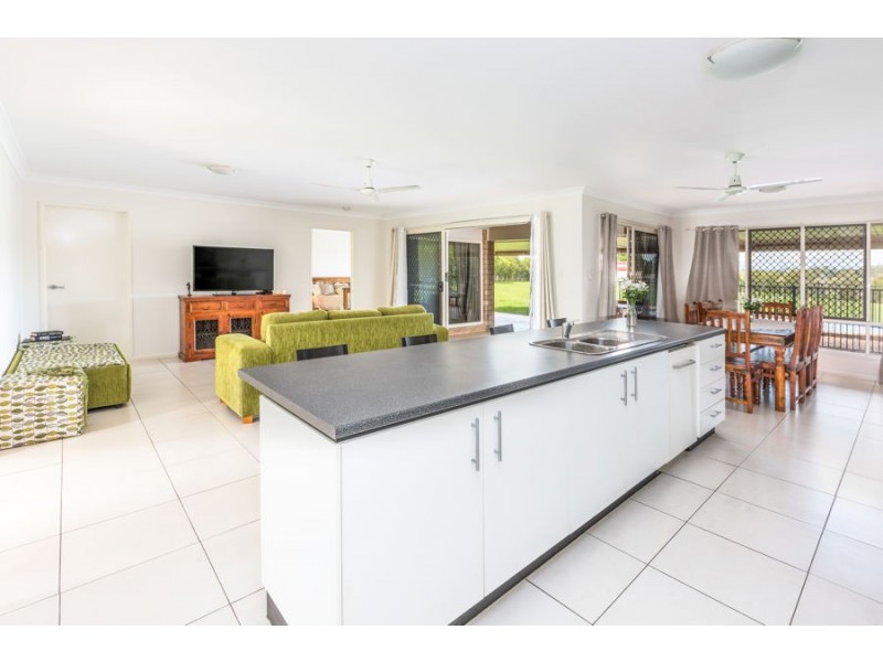 20 Ivory Close, Peak Crossing QLD 4306