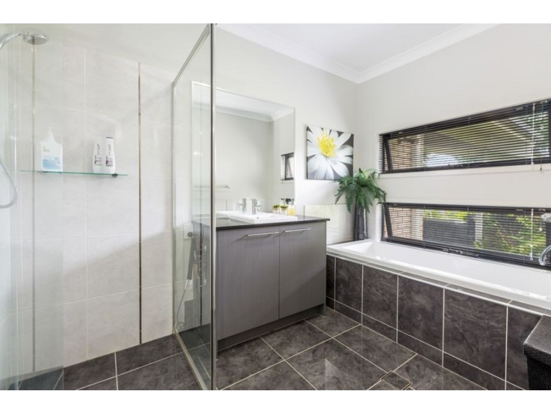 4 Janet Close, Fernvale QLD 4306
