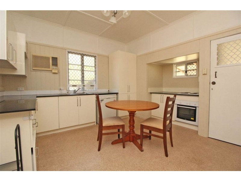 121 Glebe Road, Silkstone QLD 4304