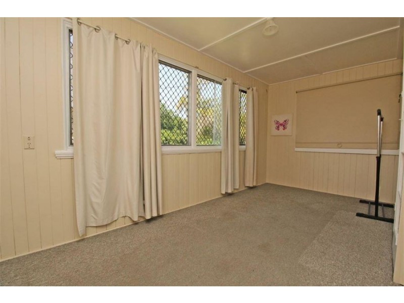 121 Glebe Road, Silkstone QLD 4304