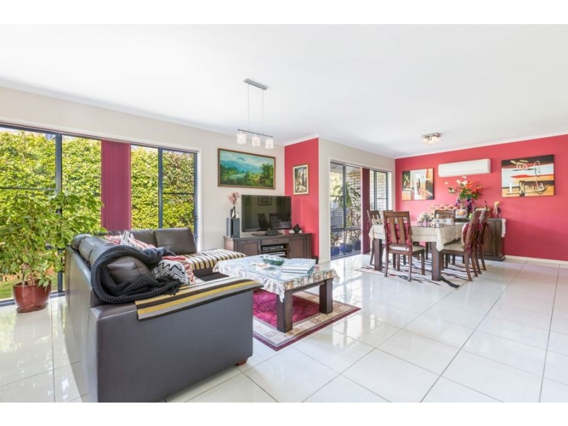 16 Bolingbroke Street East, Fernvale QLD 4306