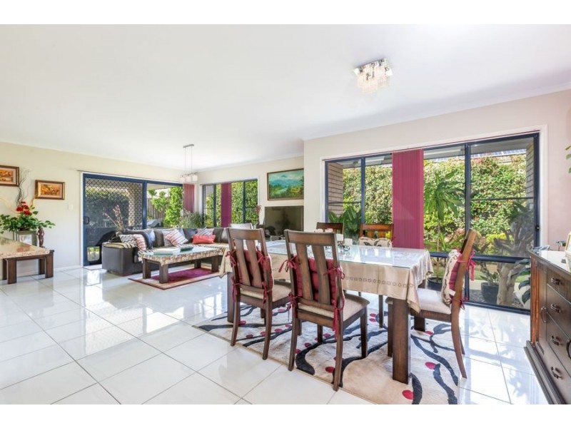 16 Bolingbroke Street East, Fernvale QLD 4306