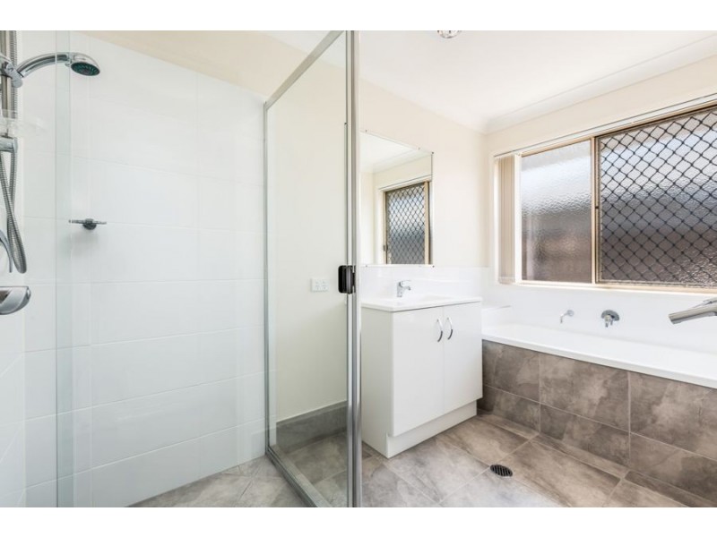 6 Flinders Court, Plainland QLD 4341