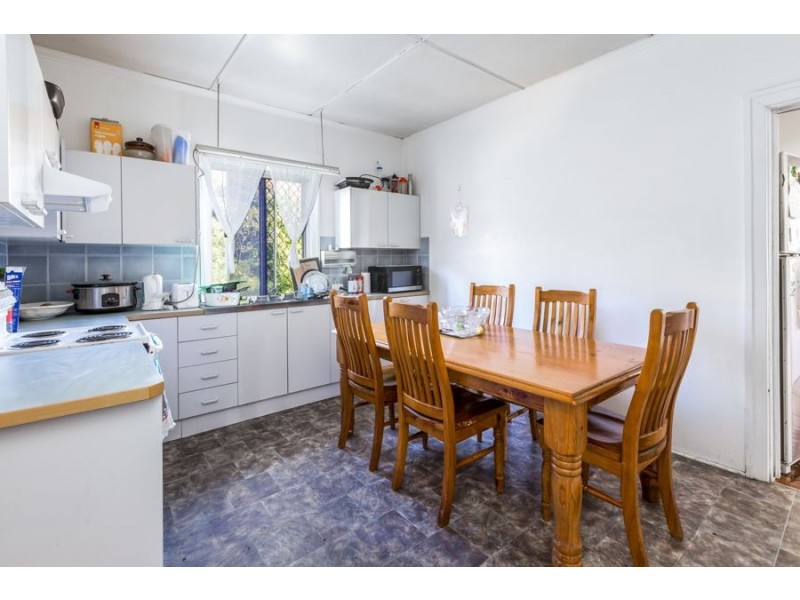 207 Blackstone Road, Silkstone QLD 4304